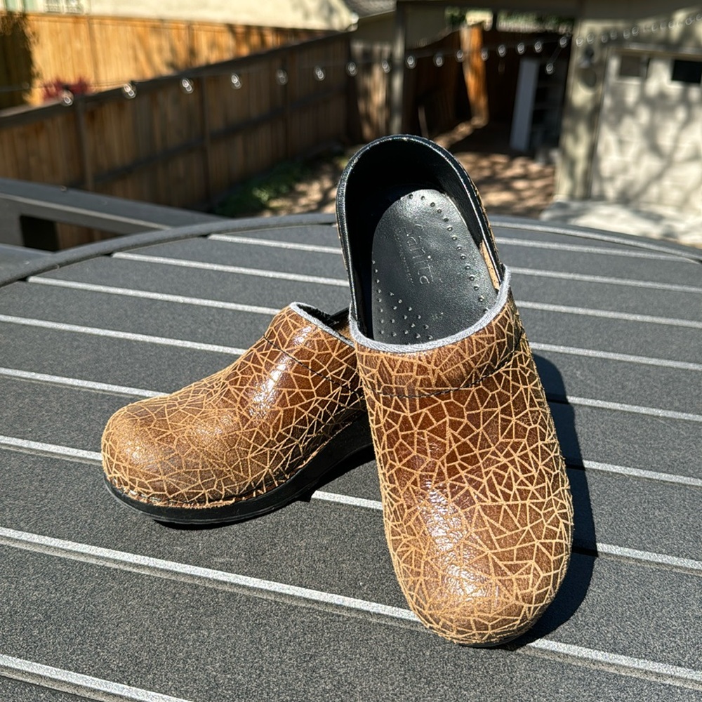 Sanita leather clogs size 37